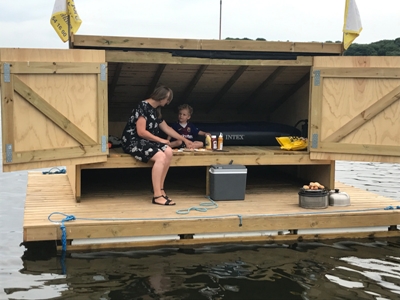Schwimmender Shelter